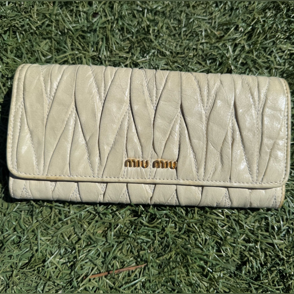 ✨Miu Miu Cream Long Leather Wallet